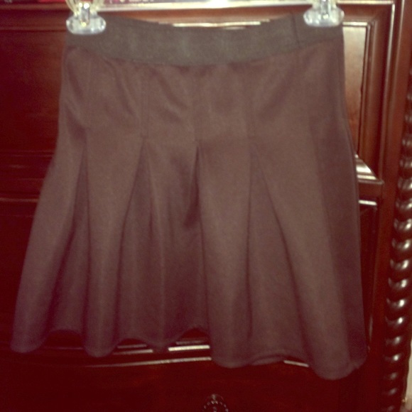 Pleated black skirt