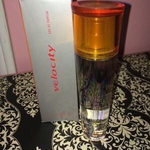 Woman's velocity perfume