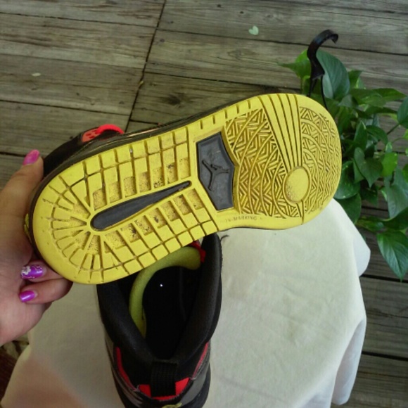 Jordan's size 5 y - Picture 4 of 4