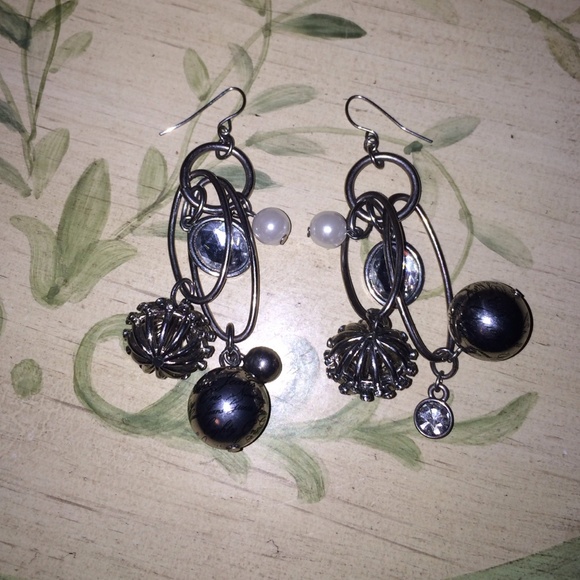 Intricate silver earrings 💎