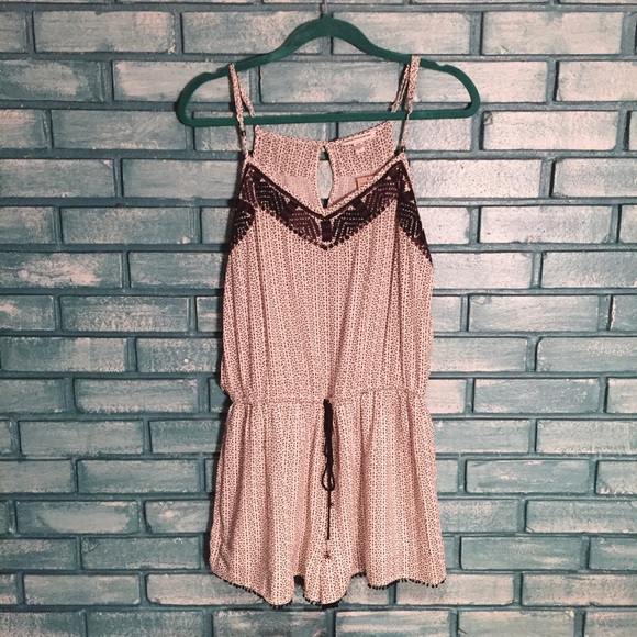 ❌SOLD❌Black and White Patterned Romper - Picture 2 of 4