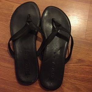 Hold for @rebaeptingOla Kai leather black slippers