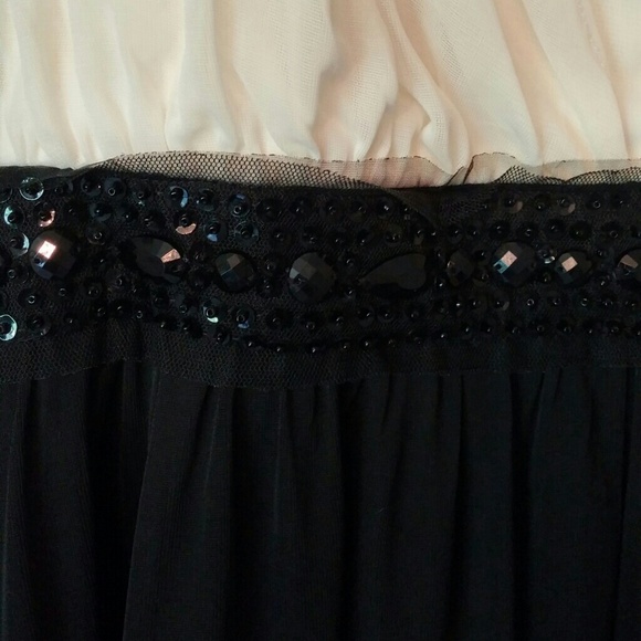 Formal dress - Picture 2 of 4