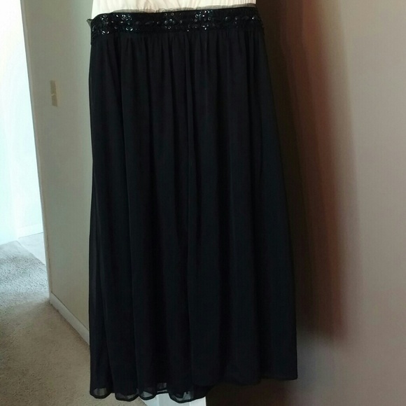 Formal dress - Picture 4 of 4