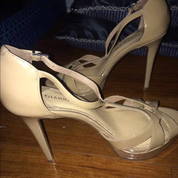 Gianni Bini tan heels