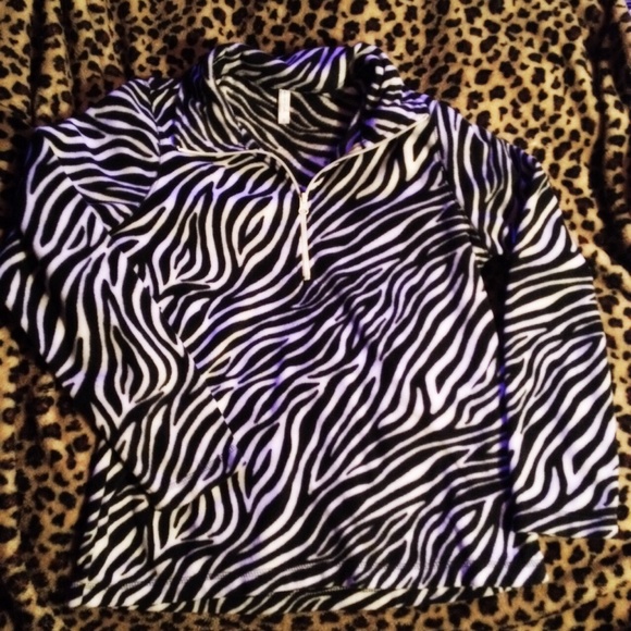 Black n white fleece sweater half zipper warm NWOT