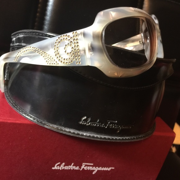 Salvatore Ferragamo sunglasses 💖Host Pick🎉😍 - Picture 2 of 3