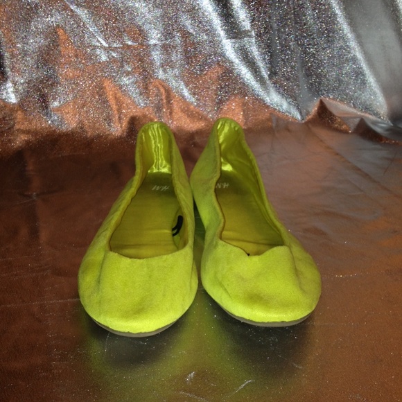 🎀SOLD Neon green or chartreuse flats