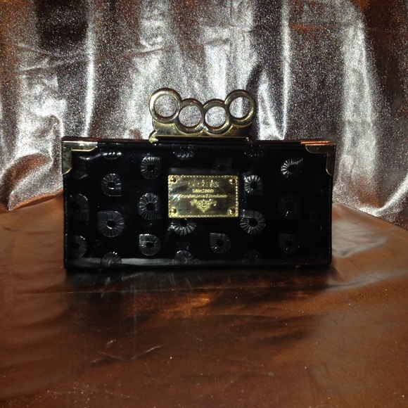 👊Gold & Black Brass Knuckle Clutch👊