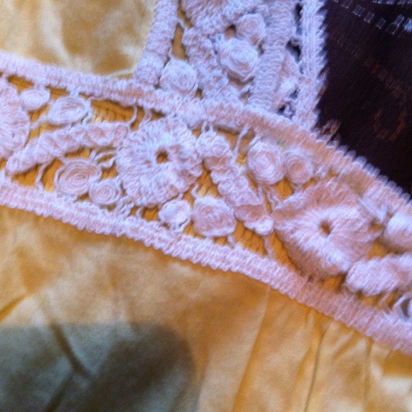 Cute Yellow Top - Picture 3 of 4