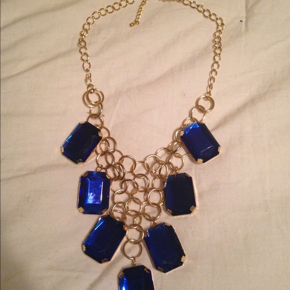 Statement necklace