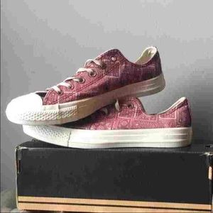 Nib multi color converse. 8.5 woman's