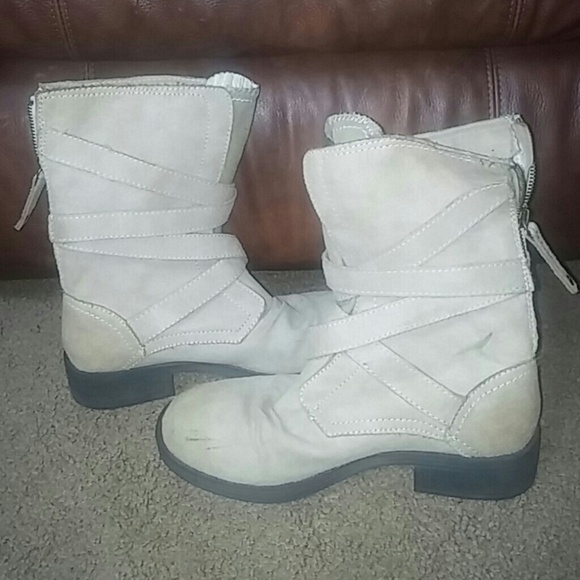 ***SOLD*** Roxy Tan Boots - Picture 3 of 4