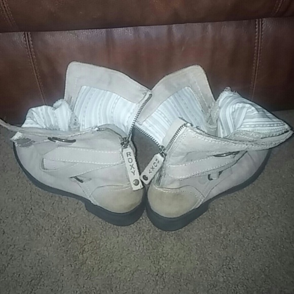 ***SOLD*** Roxy Tan Boots - Picture 4 of 4