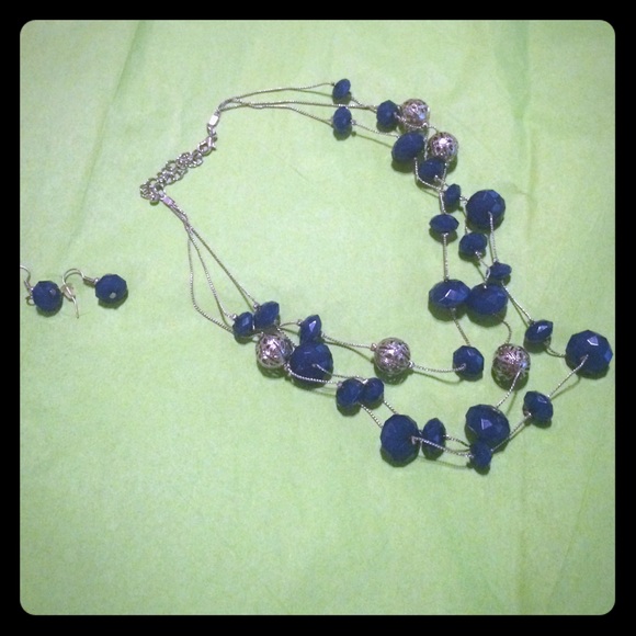 NWOT. Blue beaded necklace and matching earrings🌻