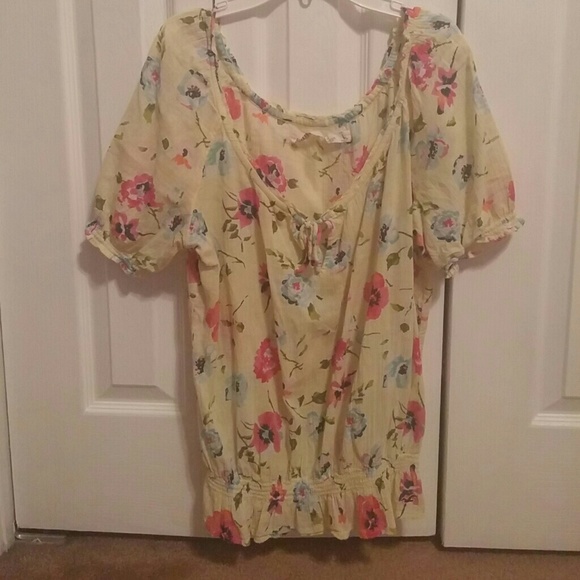 Floral Hollister top