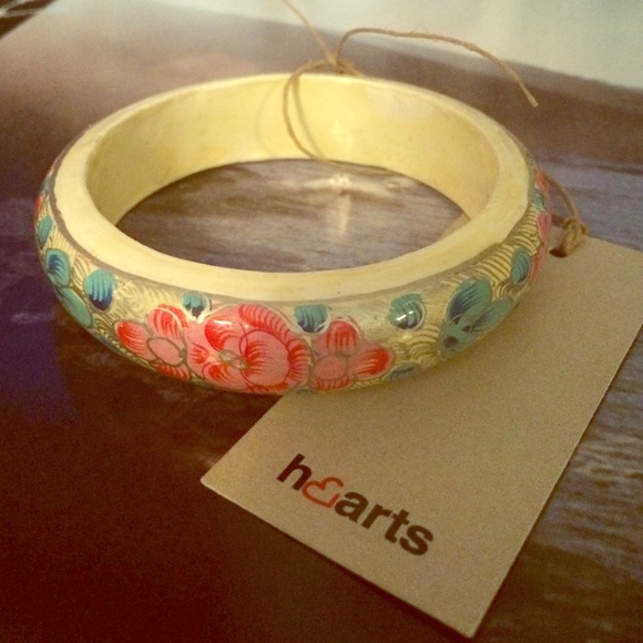 Vintage Inspo Wood Floral Bangle