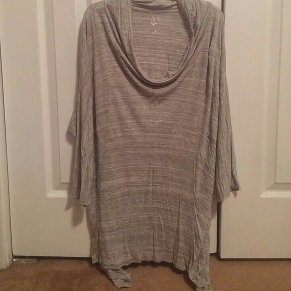 3/4 sleve scoop neck shirt