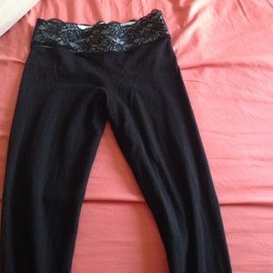 Pink skinny yoga pants !