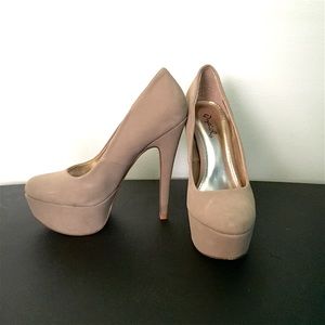 Nude Pumps