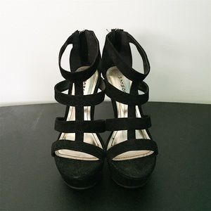 Black wedges