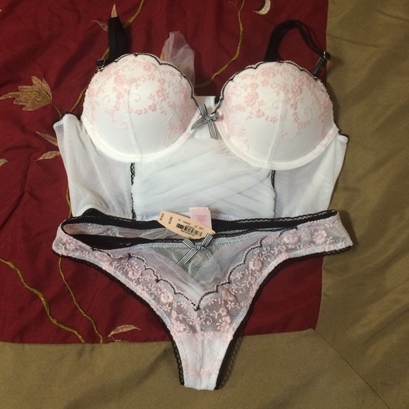 Victoria's Secret bra & thong set SZ 34B/XS