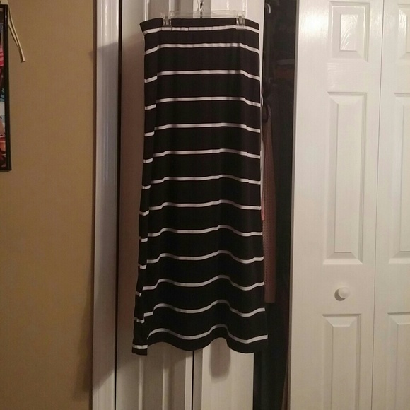 Black and white maxi skirt