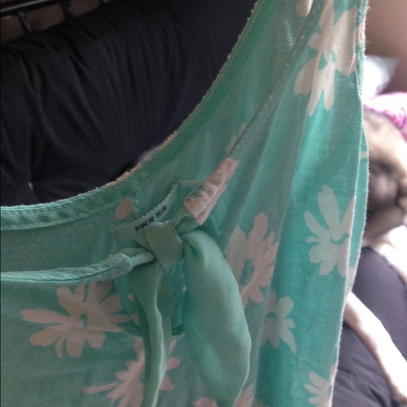 Cute flowy, teal with white flower shirt - Picture 3 of 3