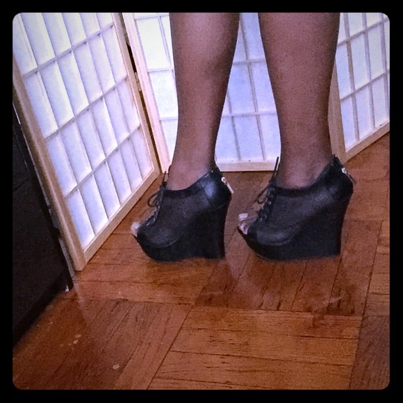 👠👣Black Wedge fishnet shoe with gold accents
