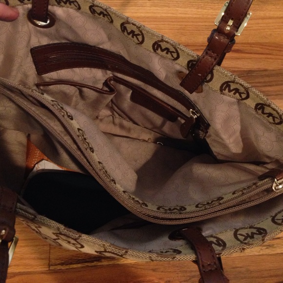 Michael kors tan tote - Picture 4 of 4