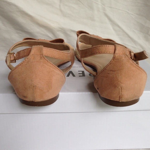 ✖️SOLD✖️ F21 Blush Suede Bow Sandals - Picture 3 of 4