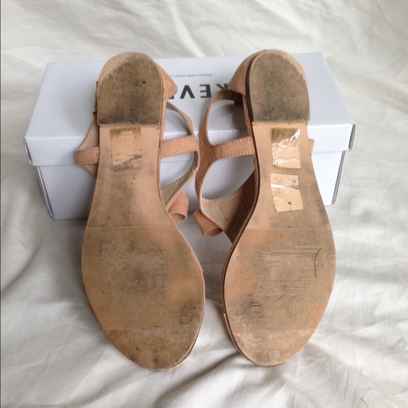 ✖️SOLD✖️ F21 Blush Suede Bow Sandals - Picture 4 of 4