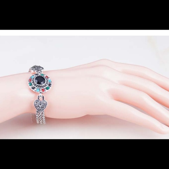 Vintage Style Bracelet - Picture 3 of 4