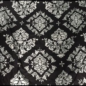 Reversible comforter queen/full comes with shams