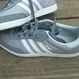 Addias grey samba
