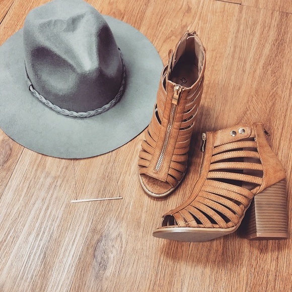 ⛔️SOLD⛔️ Caramel Booties