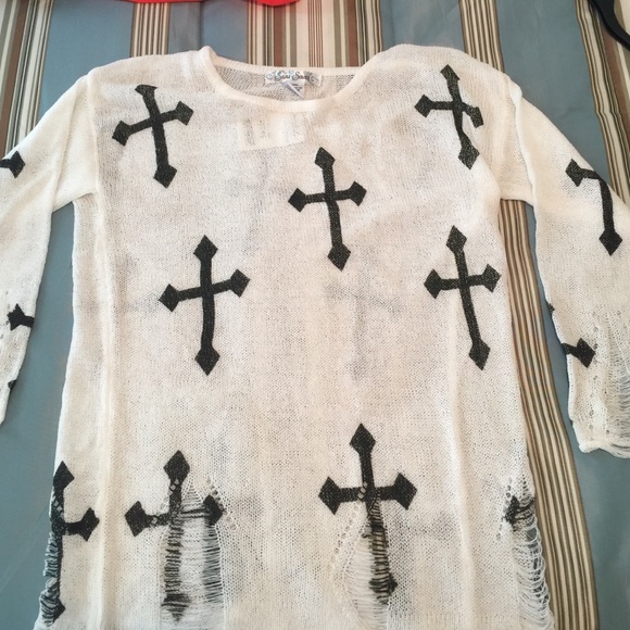 Black and white cross print shirt