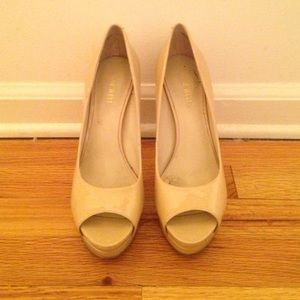 Nine West nude patent leather heels