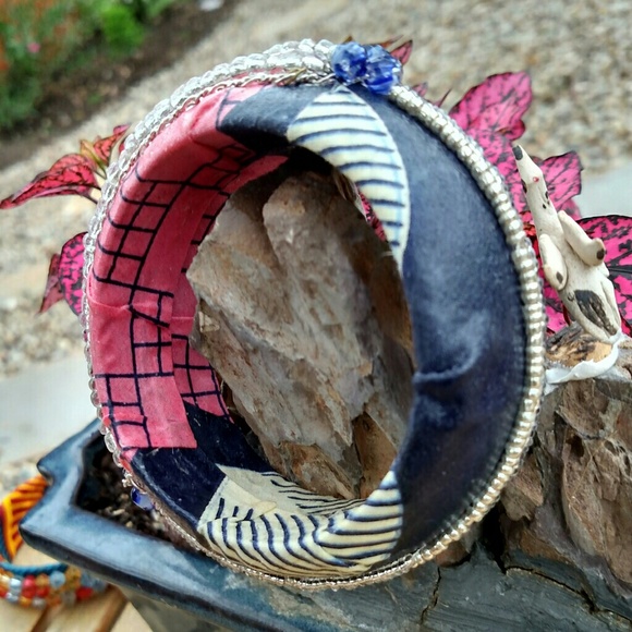 Multi strands bangle - Picture 3 of 3