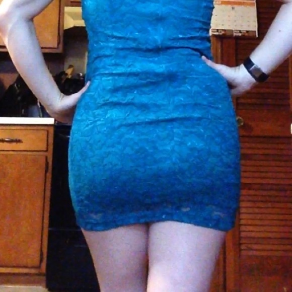 Blue lace dress - Picture 3 of 4