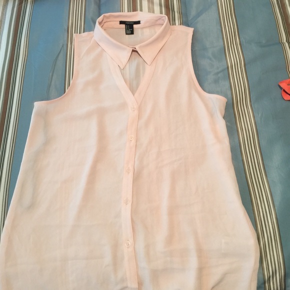 Collard sleeveless blouse