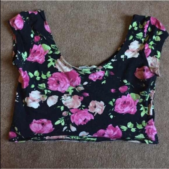 Size small floral crop top