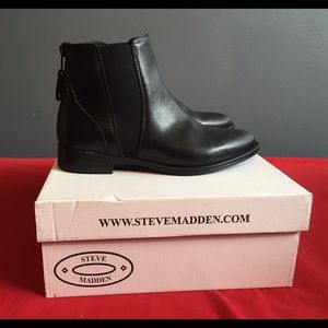 Steve Madden Chelsea Ankle booties