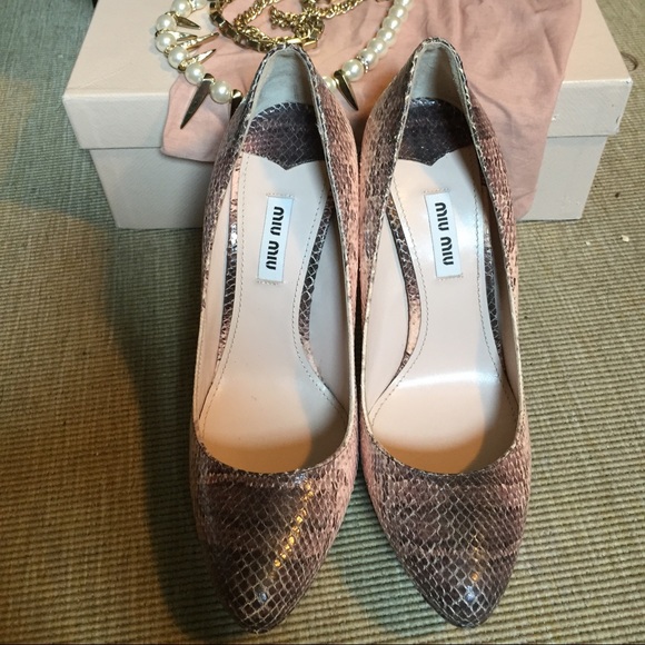 MIU MIU pink snake pumps - Picture 2 of 4
