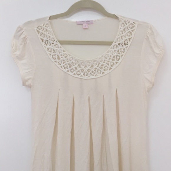 Romeo & Juliet Off White Flowy Top