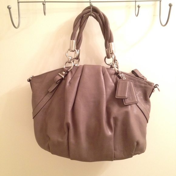 Coach Handbags - CUTE COACH PURSE