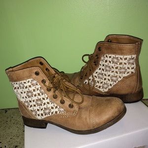 Cute brown boots 😻