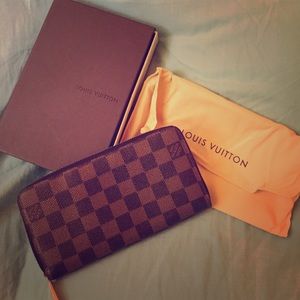 Louis Vuitton Zippy wallet