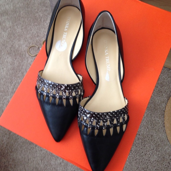 Ivanka Trump Shoes - IVANKA TRUMP POINTY FLATS
