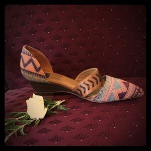 Tribal-patterned wedge heels by Bumper